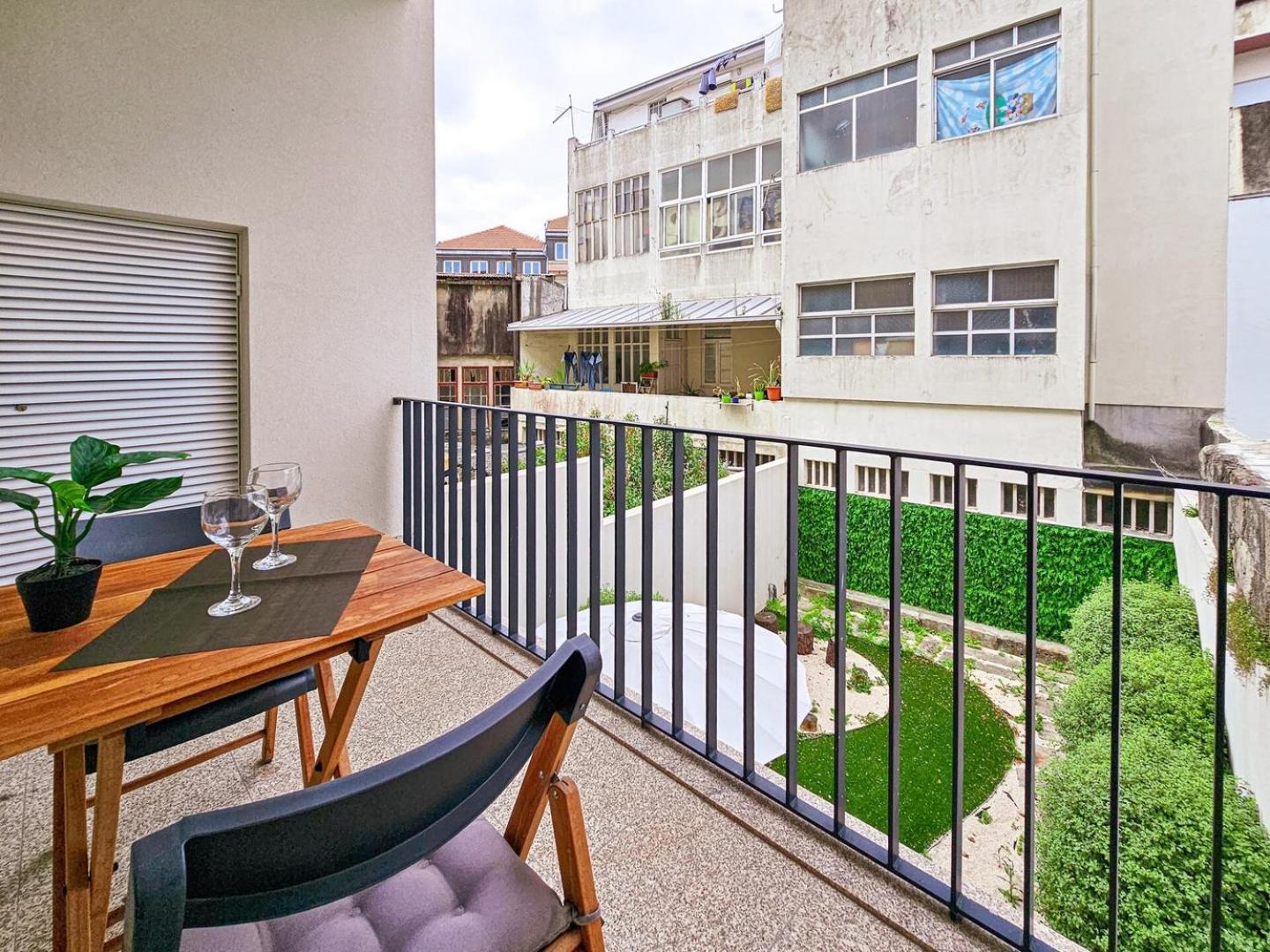 Loft W. Private Balcony And Ac Few Steps To River Tenda de luxo Porto