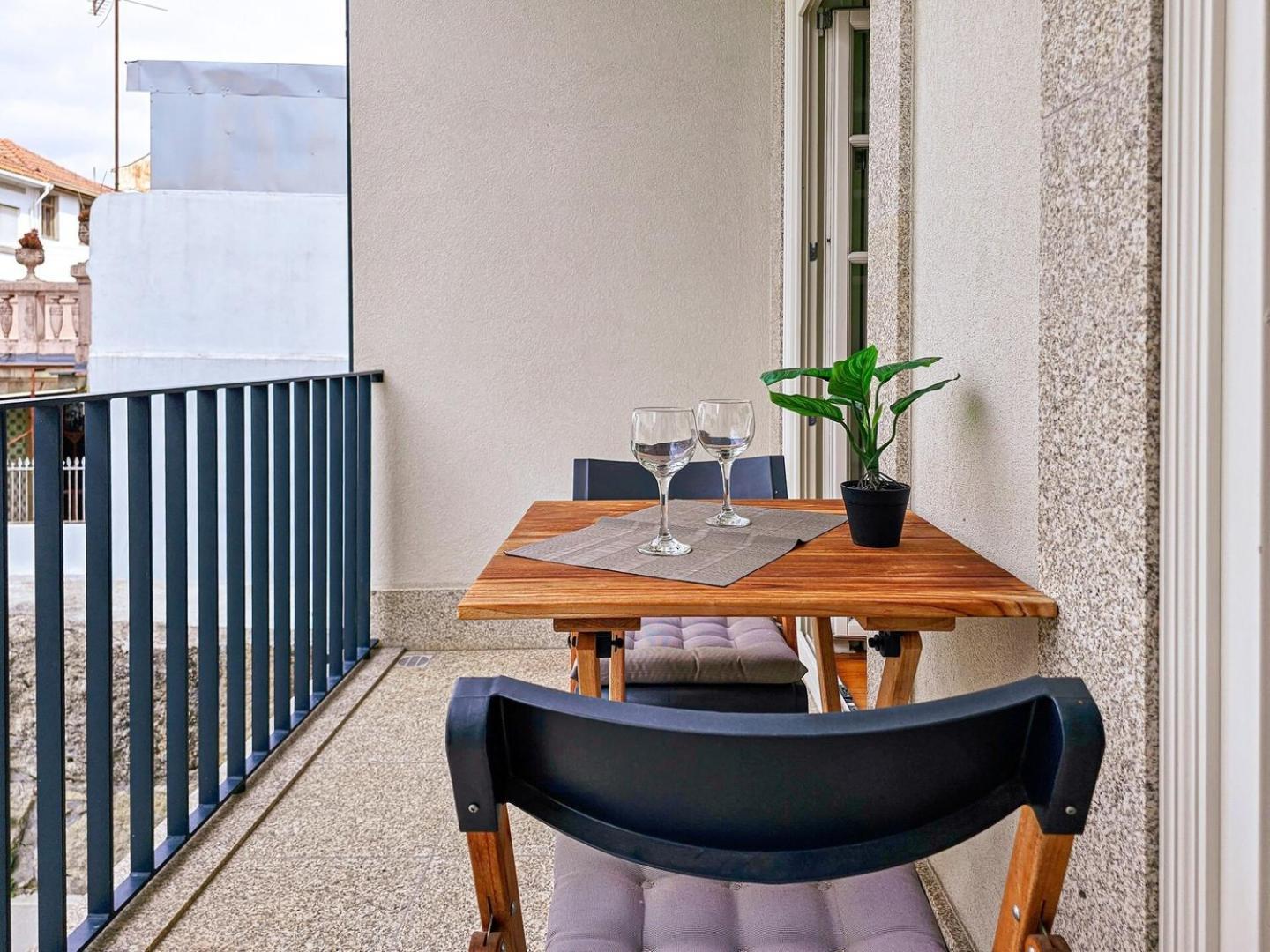 Loft W. Private Balcony And Ac Few Steps To River
