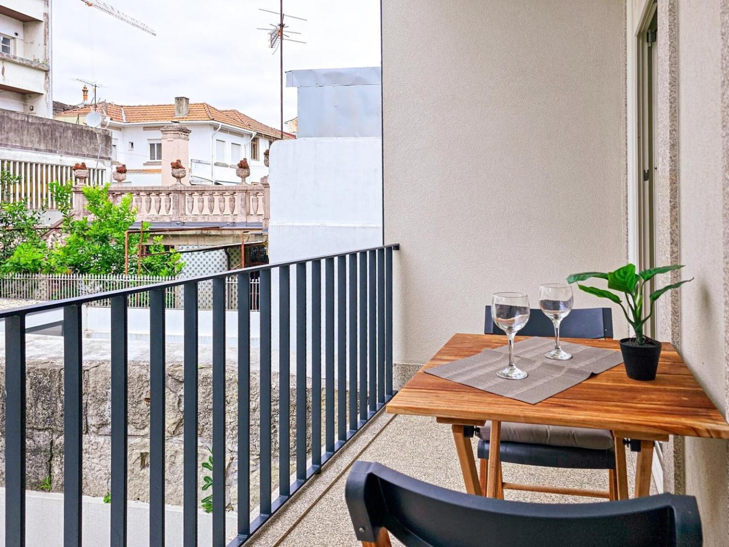 Loft W. Private Balcony And Ac Few Steps To River Tente de luxe Oporto